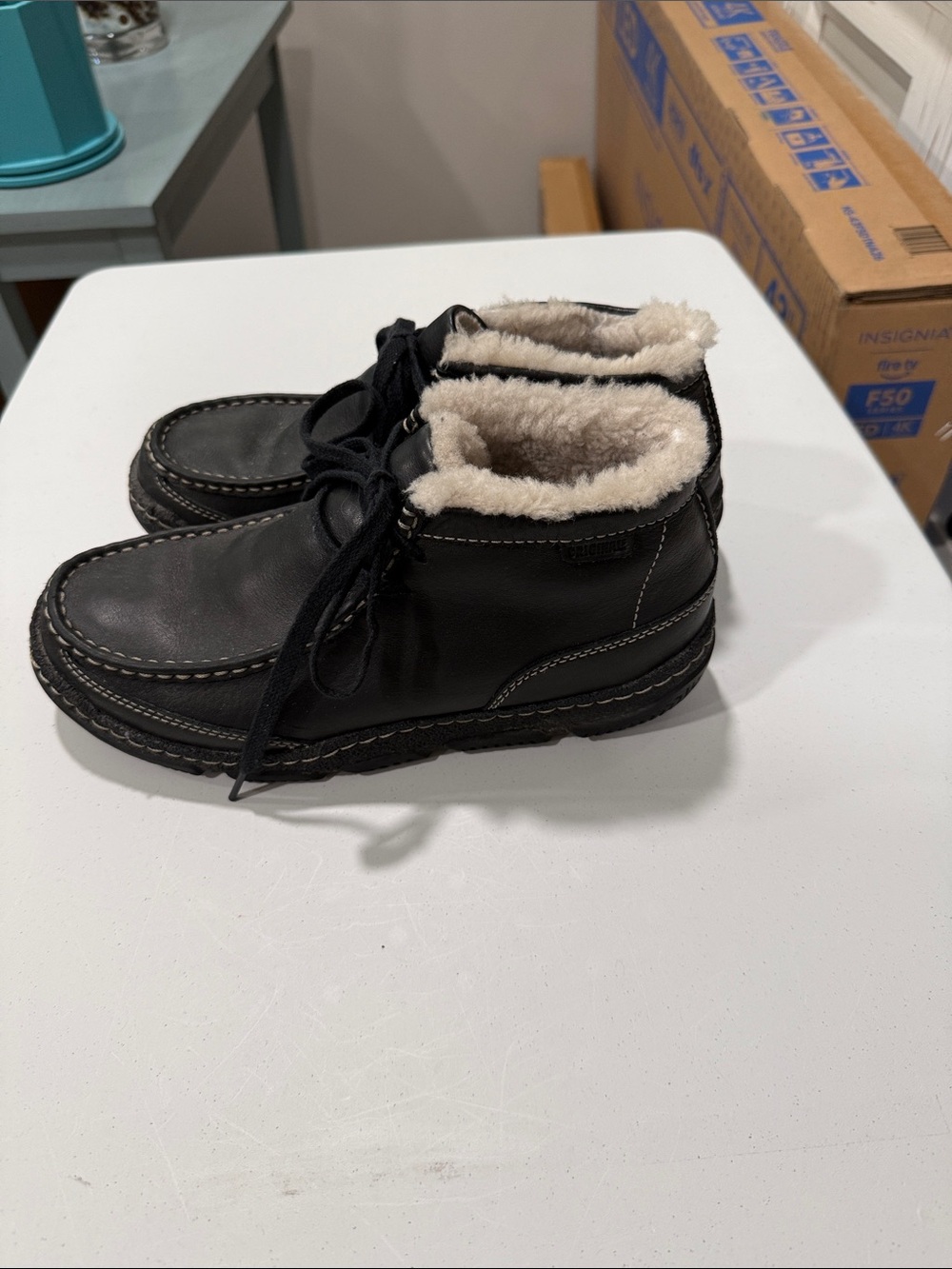 Clarks Women’s Black Leather Lace-Up Boots with Cream Fur Lining - Picture 2 of 5
